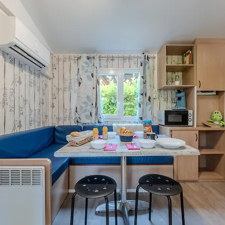 Camping Le Dolium Laudun