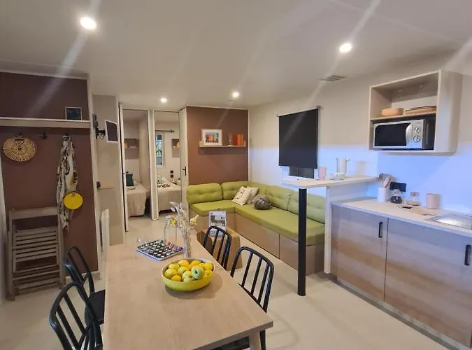 مكان تخييم Le Dolium 4*