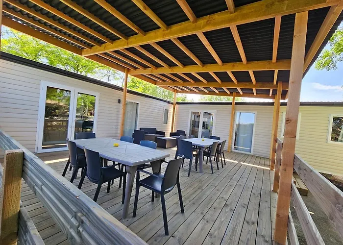 مكان تخييم Le Dolium 4*