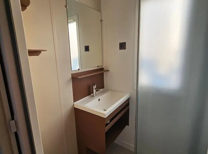 مكان تخييم Le Dolium 4*