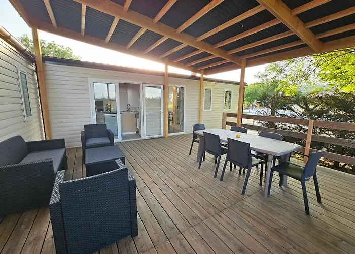 مكان تخييم Le Dolium 4*