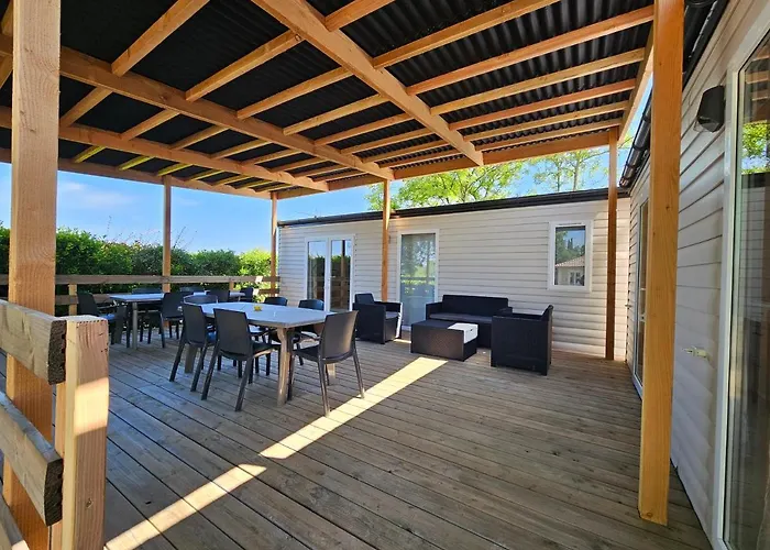 مكان تخييم Le Dolium 4*