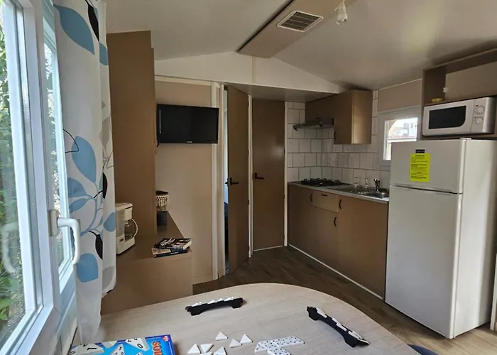 Le Dolium Campingplads Laudun