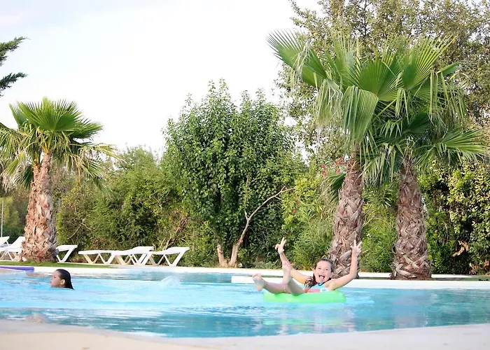 مكان تخييم Le Dolium 4*