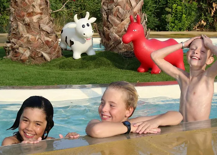 مكان تخييم Le Dolium 4*